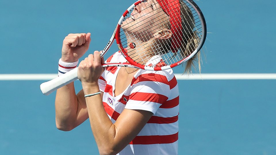 Elena Vesnina celebarates victory