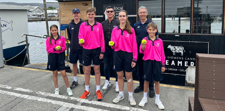 Photo of 4 ballkids in pink jerseys